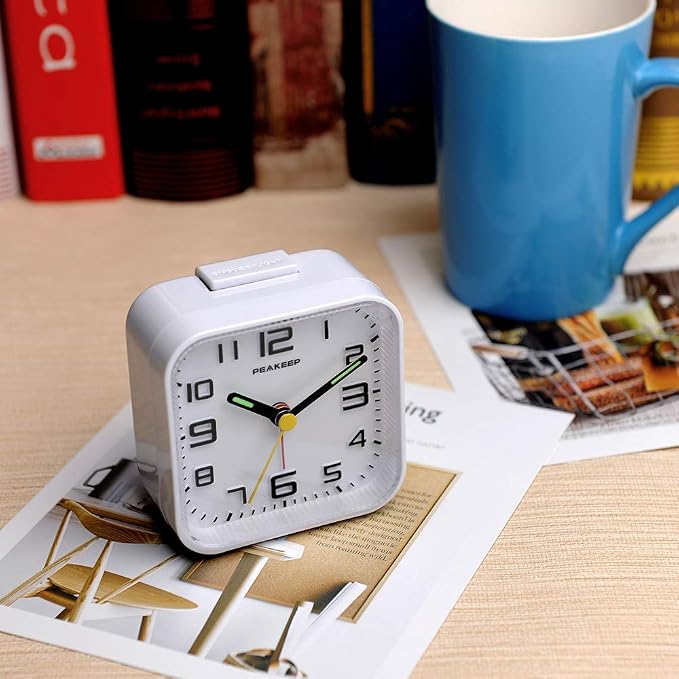 Peakeep 3D Numbers No Tick-Tock Analog Alarm Clock - Image 5