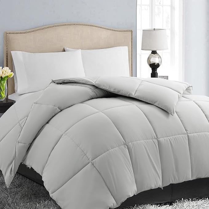 EASELAND Queen Size Down Alternative Comforter by EASELAND