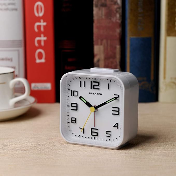Peakeep 3D Numbers No Tick-Tock Analog Alarm Clock - Image 4