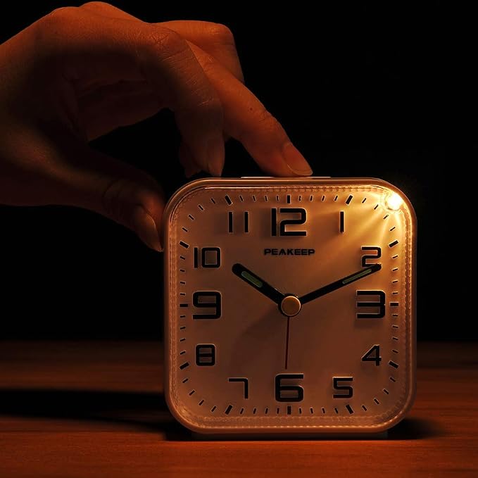 Peakeep 3D Numbers No Tick-Tock Analog Alarm Clock - Image 6