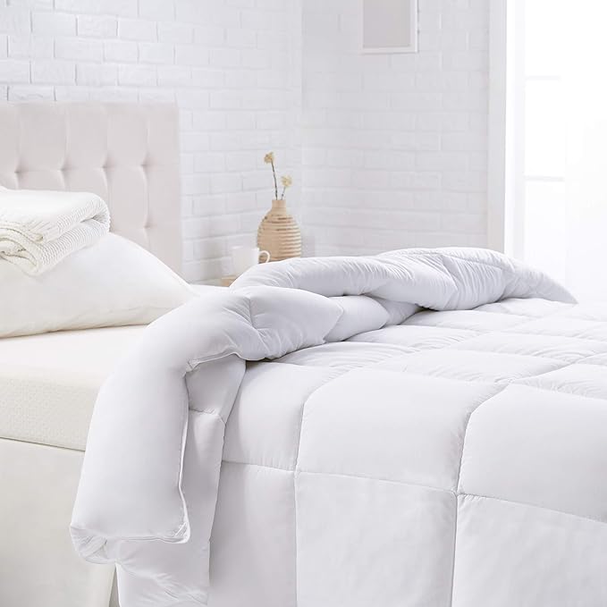 Amazon Basics White Down Alternative Comforter and Duvet Insert by AmazonBasics