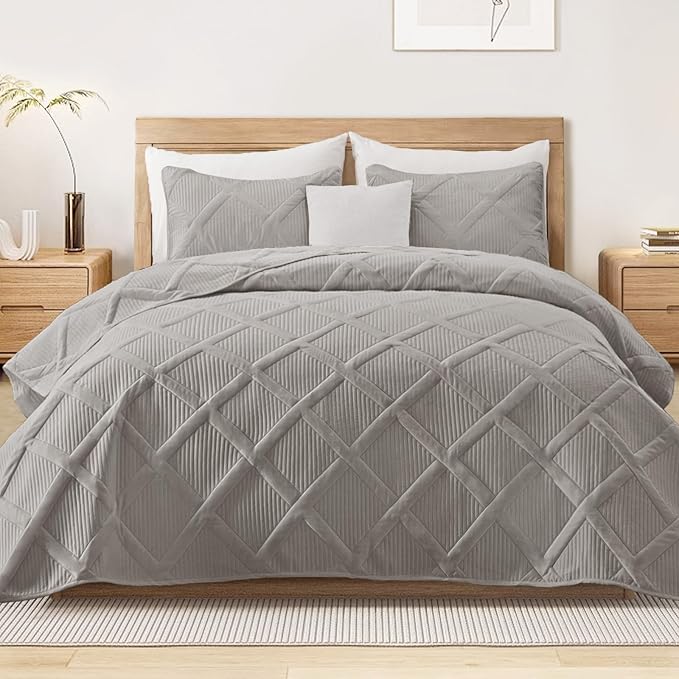 Exclusivo Mezcla King Quilt Set- Light Grey Quilts Bedding Set by ExclusivoMezcla