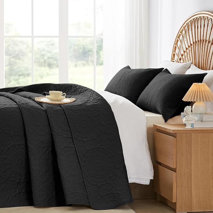 WURUIBO Black Quilt Set King/Cal King Size, Embossing Microfiber Bedspreads - Image 3