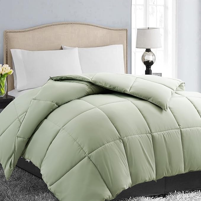 EASELAND Twin Size Down Alternative Comforter by EASELAND