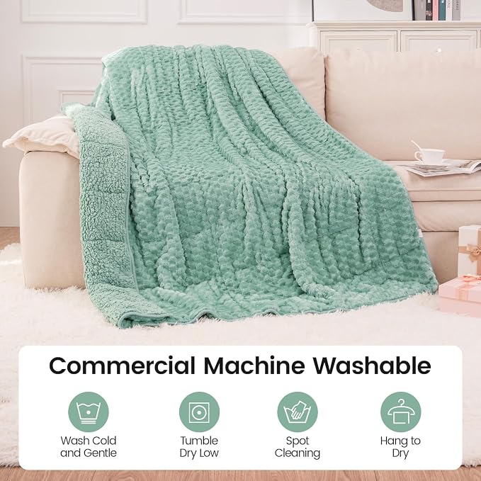 Super Fuzzy Soft Fleece Sherpa Weighted Blanket 20 lbs - Image 6