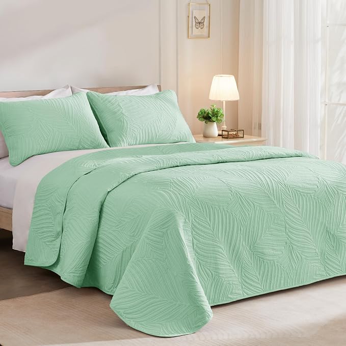 Exclusivo Mezcla King Size Quilt Bedding Set, Lightweight Sage Green Quilts - Image 2