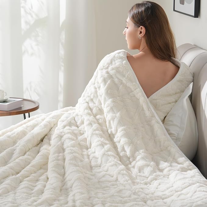 Drewin Weighted Blanket for Adults Queen Size 15 lbs, Soft Fuzzy Jacquard - Image 9