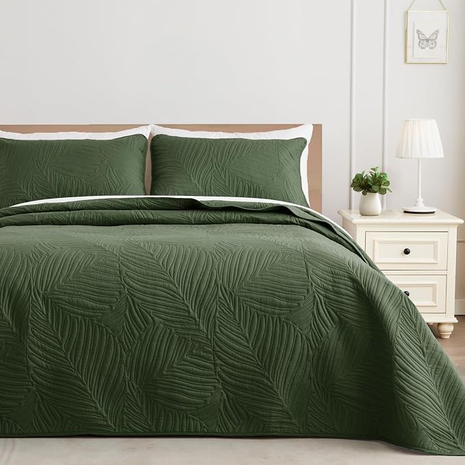 Exclusivo Mezcla California King Quilt Bedding Set, Lightweight Olive Green by ExclusivoMezcla