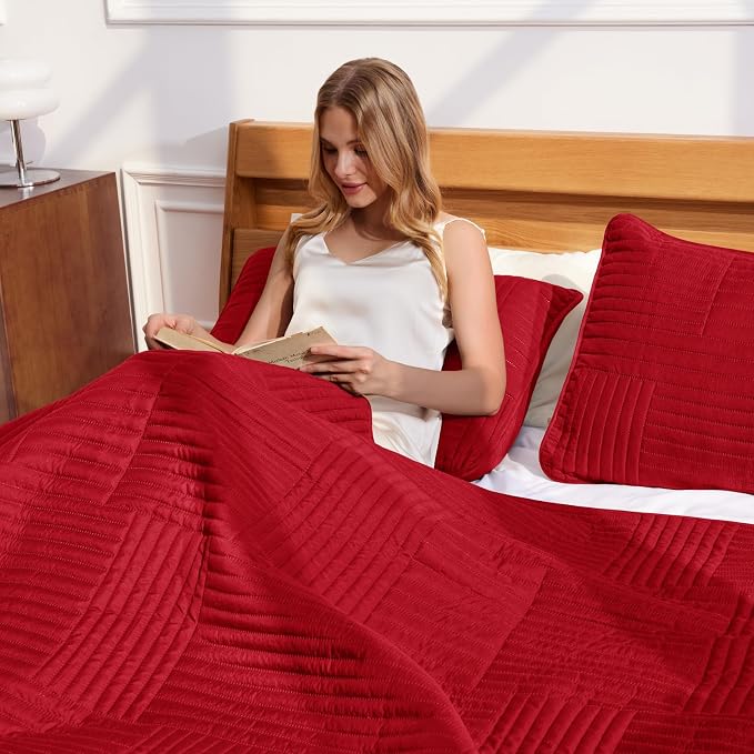Whale Flotilla Ultra Soft Queen Quilt Bedding Set, Lightweight Microfiber Red - Image 4