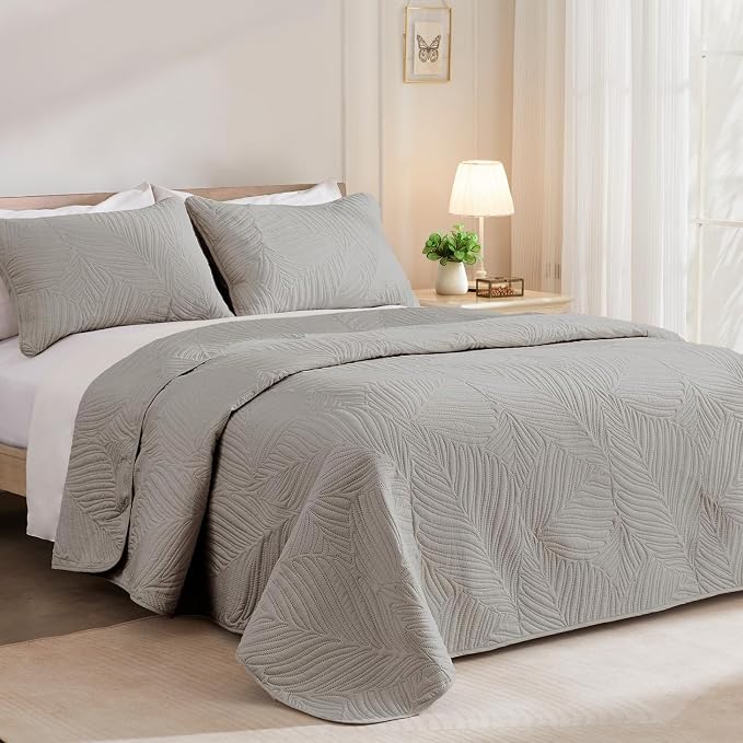 Exclusivo Mezcla Queen Quilt Bedding Set, Lightweight Light Grey Quilts Queen - Image 2