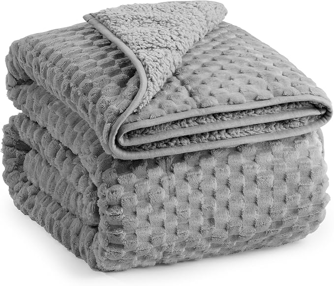 Super Fuzzy Soft Fleece Sherpa Weighted Blanket 20 lbs - Image 9