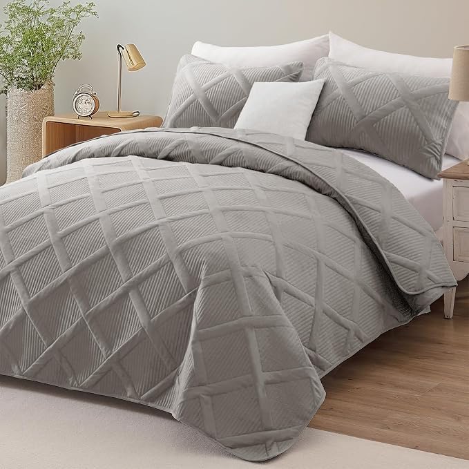 Exclusivo Mezcla King Quilt Set- Light Grey Quilts Bedding Set - Image 2