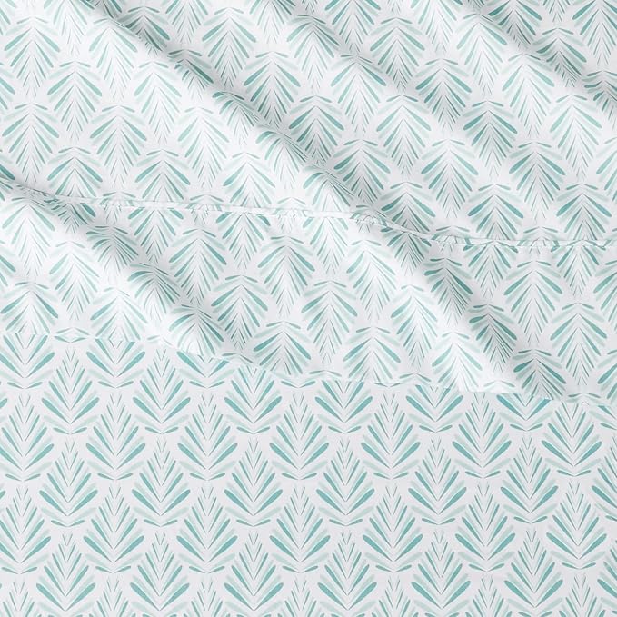 Amazon Basics Lightweight Breathable Wrinkle Resistant Microfiber 4-Piece Bed - Image 4