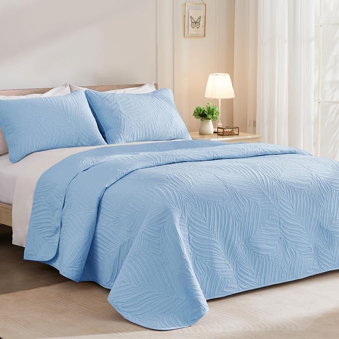 Exclusivo Mezcla California King Quilt Bedding Set, Lightweight Sky Blue Quilts - Image 2