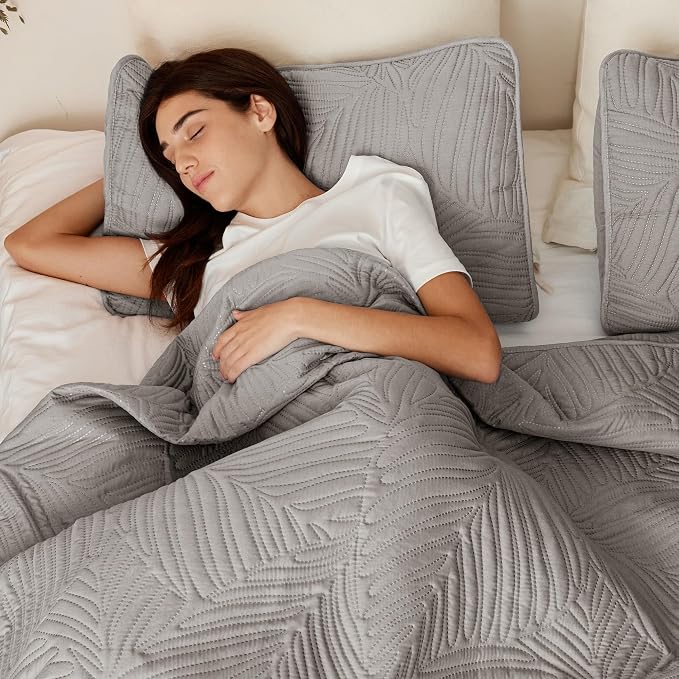 Exclusivo Mezcla King Size Quilt Bedding Set, Lightweight Light Grey Quilts - Image 4