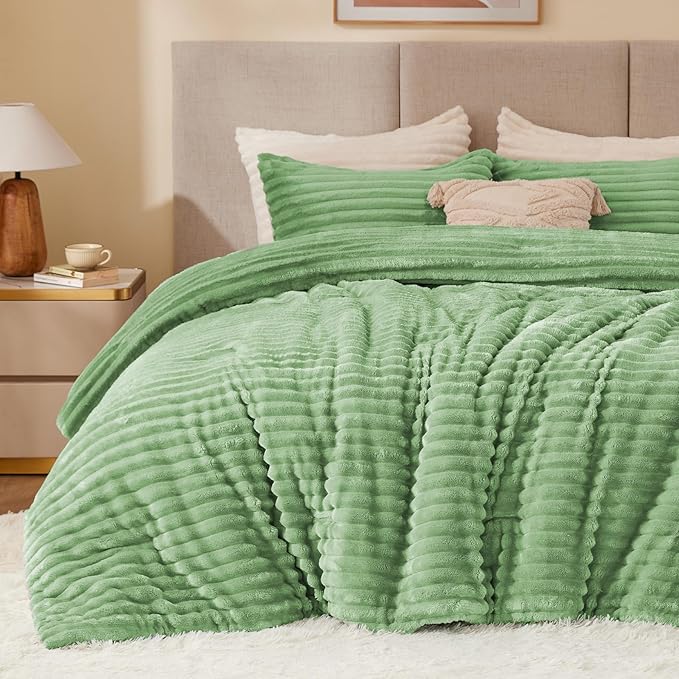 BEDELITE Fleece Queen Comforter Set -Super Soft & Warm Fluffy Green Bedding by BEDELITE