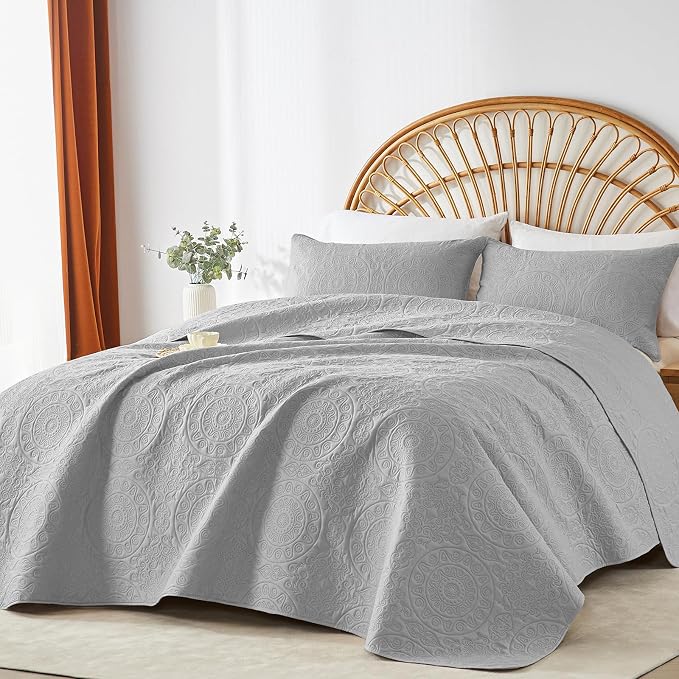 WURUIBO Light Gray Quilt Set King/Cal King Size, Embossing Microfiber Bedspreads - Image 2