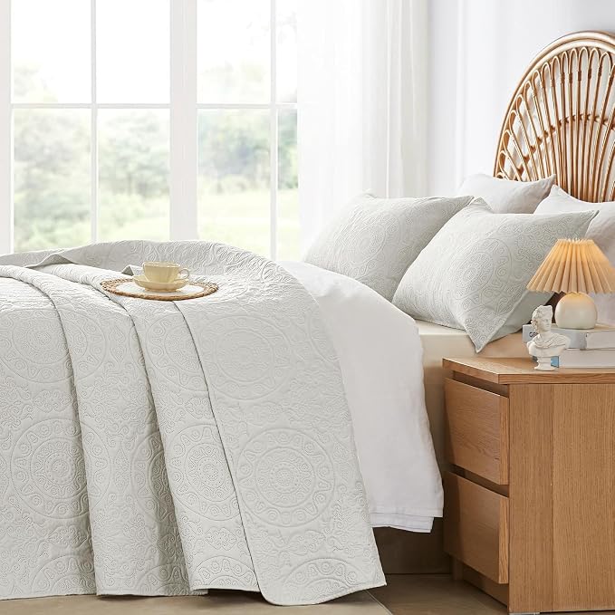 WURUIBO Cream White Quilt Set Twin Size, Embossing Microfiber Bedspreads - Image 3