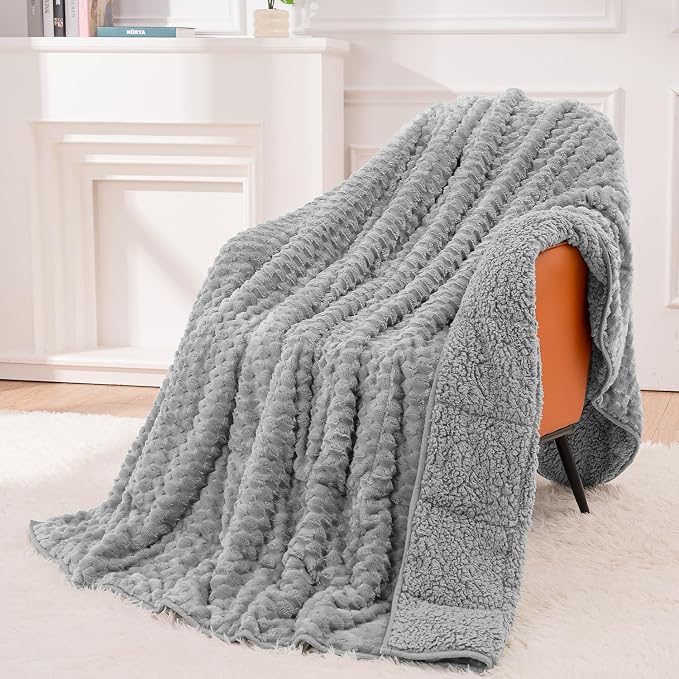 Super Fuzzy Soft Fleece Sherpa Weighted Blanket 15 lbs - Image 9