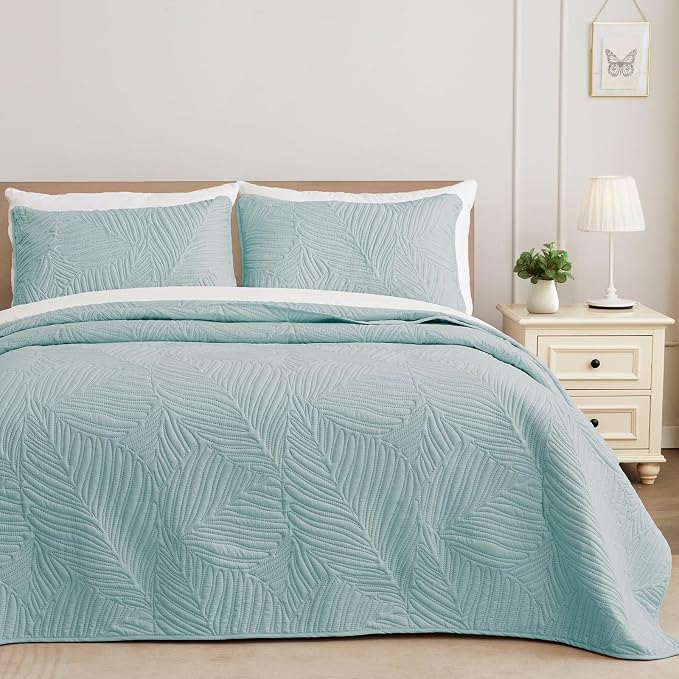 Exclusivo Mezcla California King Quilt Bedding Set, Lightweight Aqua Blue by ExclusivoMezcla