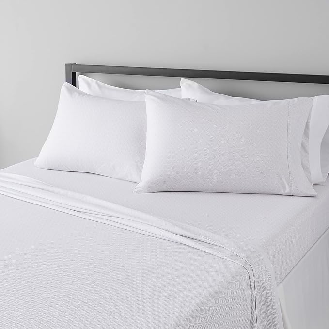 Amazon Basics Lightweight Breathable Super Soft Microfiber 4-Piece Bed Sheet Set by AmazonBasics