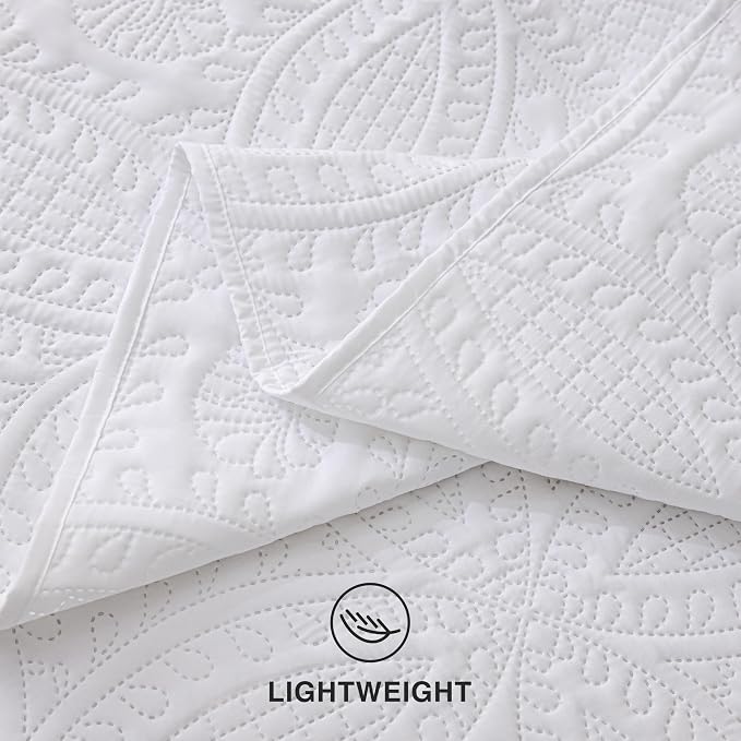 Love's cabin King Quilt Set White, Bed in a Bag King Size Bedding 7 Pieces - Image 9
