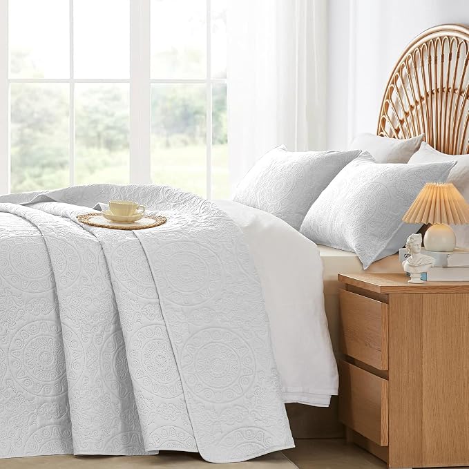 WURUIBO White Quilt Set Twin Size, Embossing Microfiber Bedspreads - Image 3