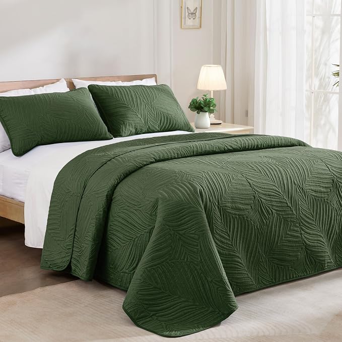 Exclusivo Mezcla King Size Quilt Bedding Set, Lightweight Olive Green Quilts - Image 2