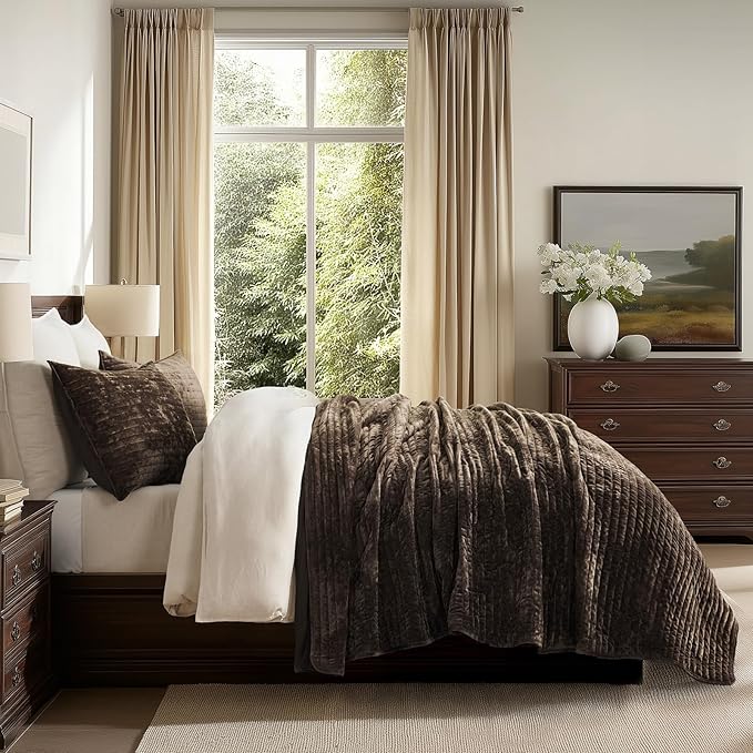 EVERGRACE Velvet Quilt Set California King 118'' x 106'', Luxurious Soft - Image 3