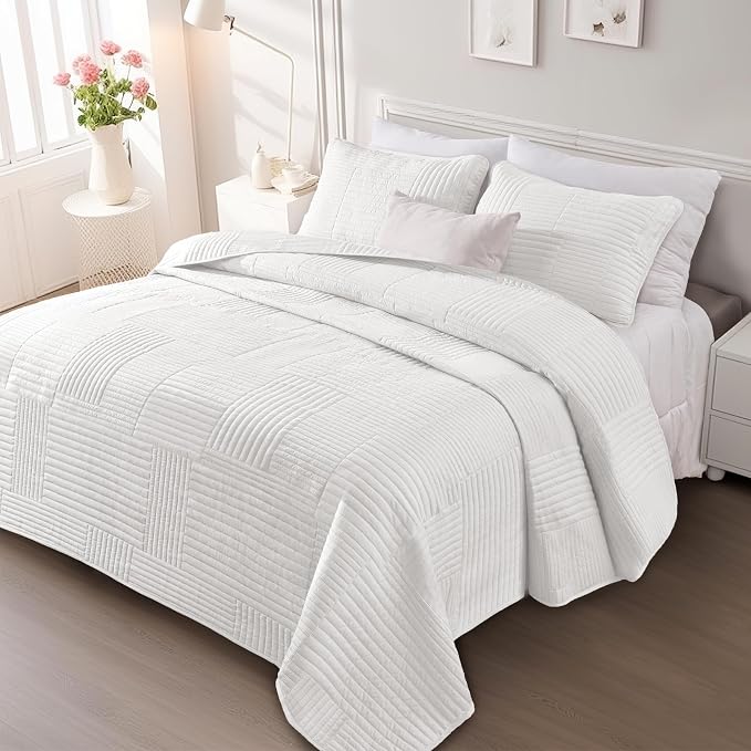 Whale Flotilla Ultra Soft Queen Quilt Bedding Set, Lightweight Microfiber White - Image 8