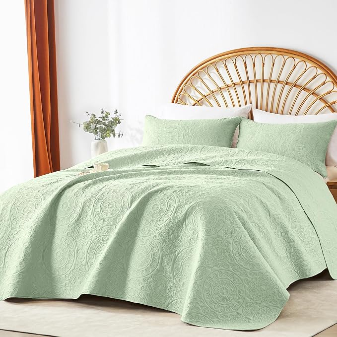 WURUIBO Light Green Quilt Set Twin Size, Embossing Microfiber Bedspreads - Image 2