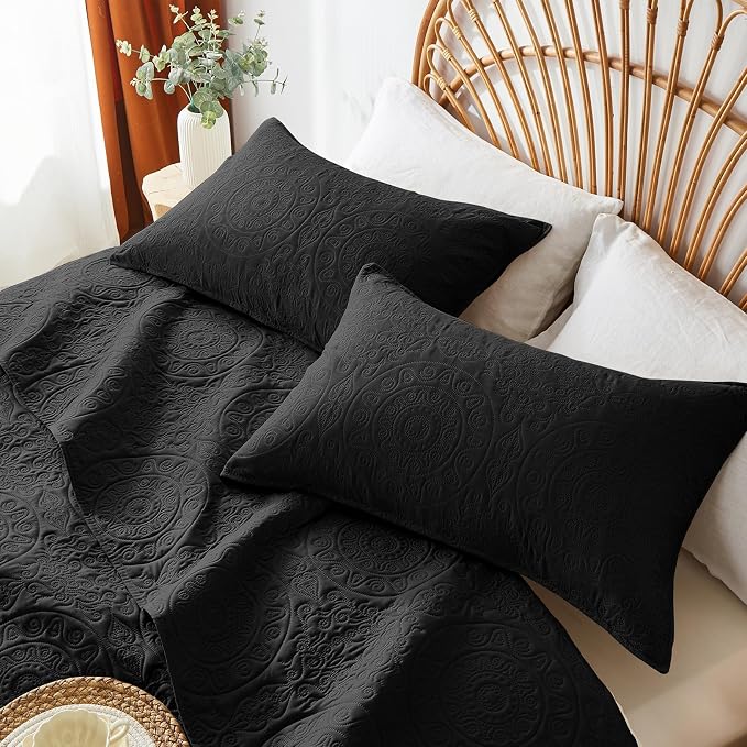 WURUIBO Black Quilt Set King/Cal King Size, Embossing Microfiber Bedspreads - Image 4