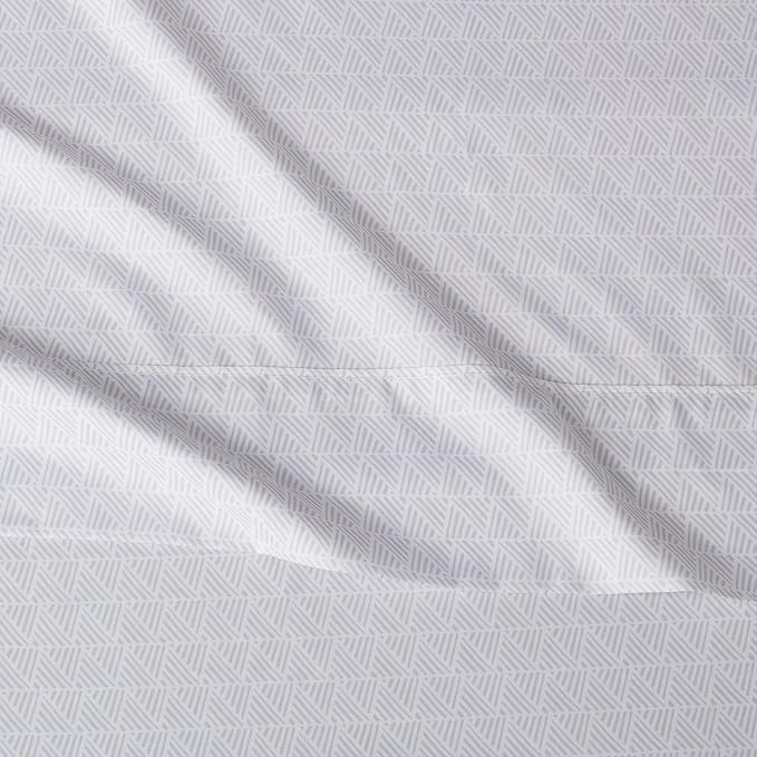 Amazon Basics Lightweight Breathable Super Soft Microfiber 4-Piece Bed Sheet Set - Image 4