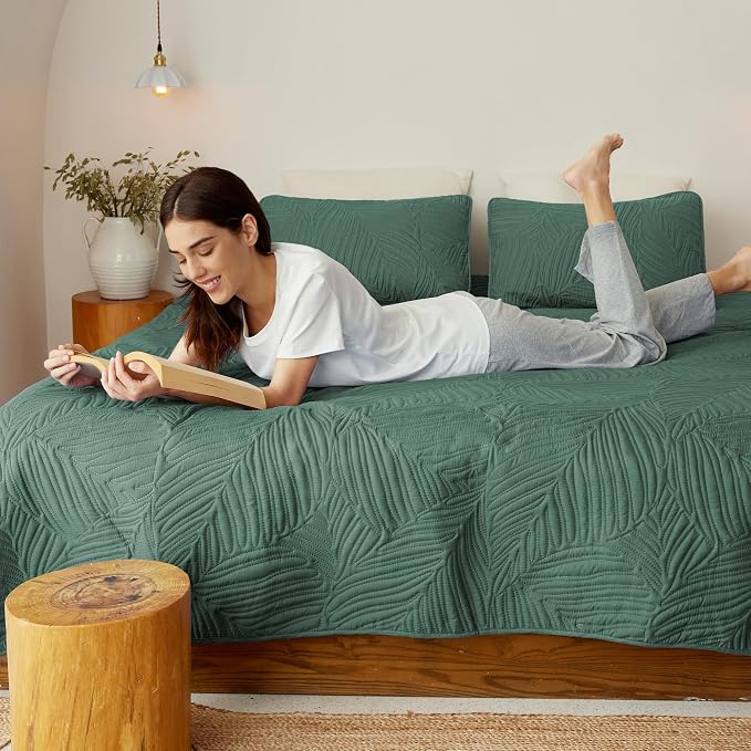 Exclusivo Mezcla California King Quilt Bedding Set, Lightweight Green Quilts - Image 4
