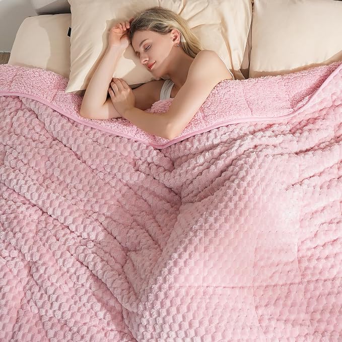 Super Soft Luxury Fleece Sherpa Weighted Blanket - Image 9