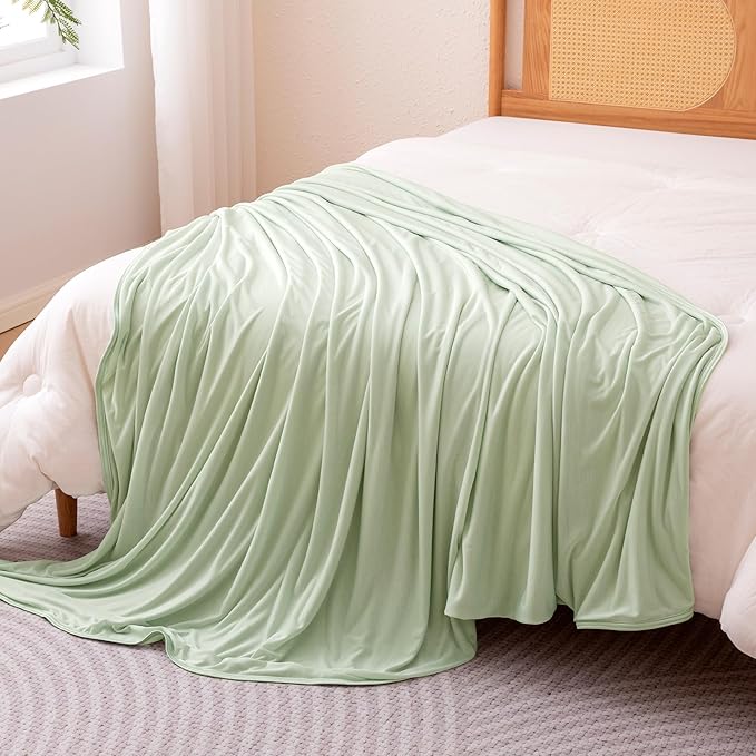 Amazon Basics Cooling Blanket for Hot Sleepers, Reversible Lightweight Thin - Image 2