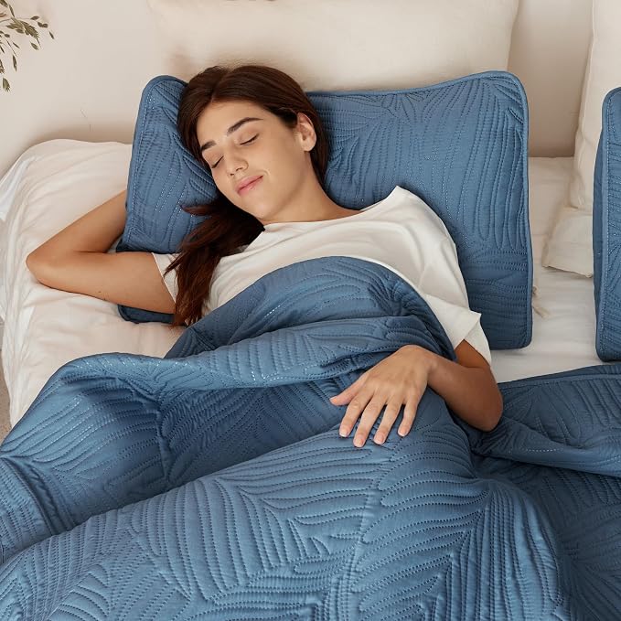 Exclusivo Mezcla California King Quilt Bedding Set, Lightweight Bluish Grey - Image 4