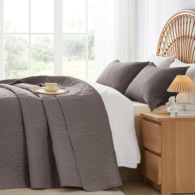 WURUIBO Dark Gray Quilt Set King/Cal King Size, Embossing Microfiber Bedspreads - Image 3