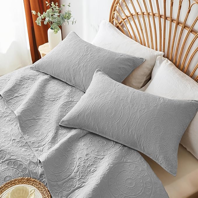 WURUIBO Light Gray Quilt Set Twin Size, Embossing Microfiber Bedspreads - Image 3