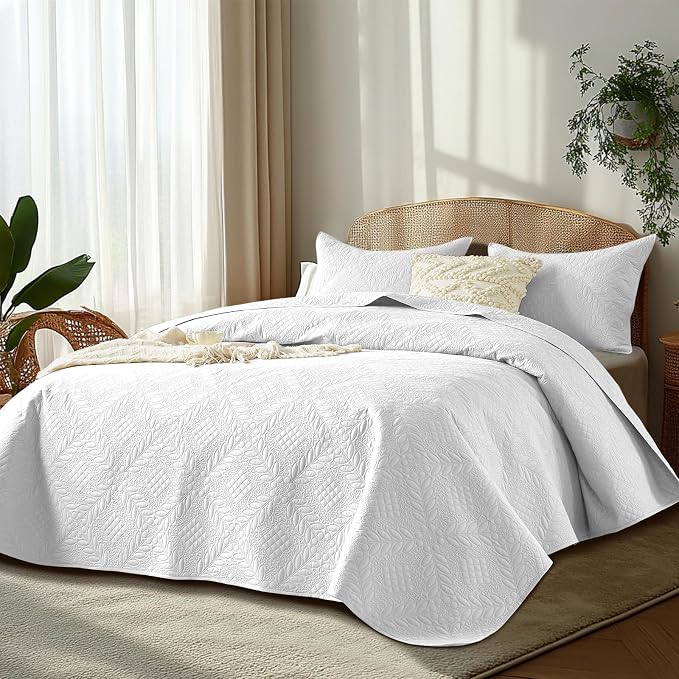 FLYMME Twin Quilt Bedding Set, Lightweight White Bedspreads, Vintage Olive Leaf - Image 2