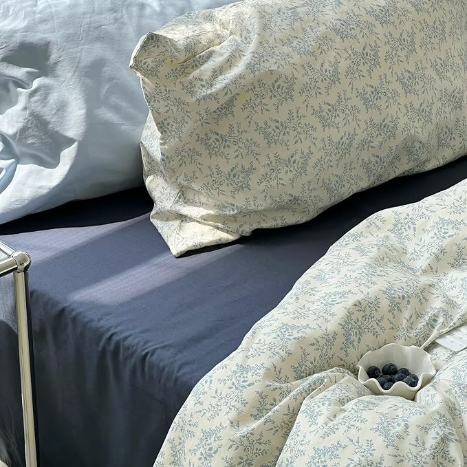 MKXI Queen Duvet Cover Set Blue White Floral Print - Image 4