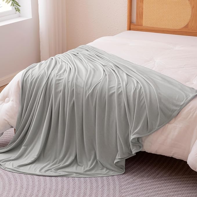 Amazon Basics Cooling Blanket for Hot Sleepers, Reversible Lightweight Thin - Image 2