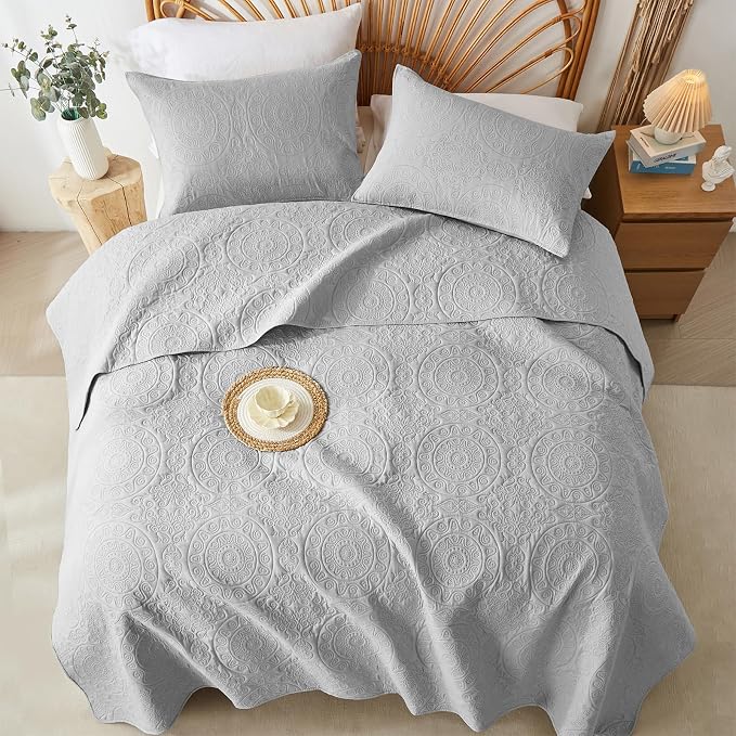 WURUIBO Light Gray Quilt Set Queen Size, Embossing Microfiber Full Bedspreads - Image 8