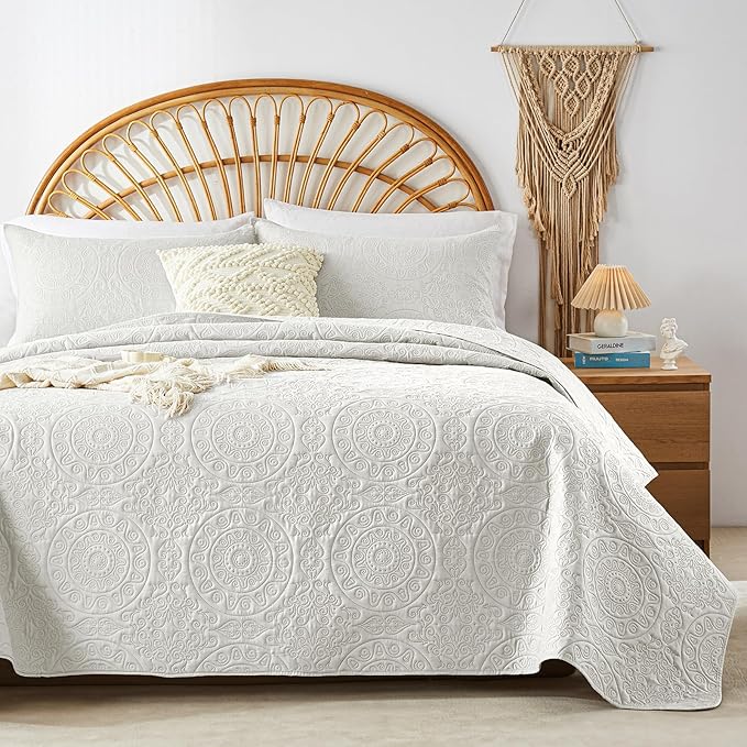 WURUIBO Cream Quilt Set Queen Size, Embossing Microfiber Full Bedspreads by WURUIBO