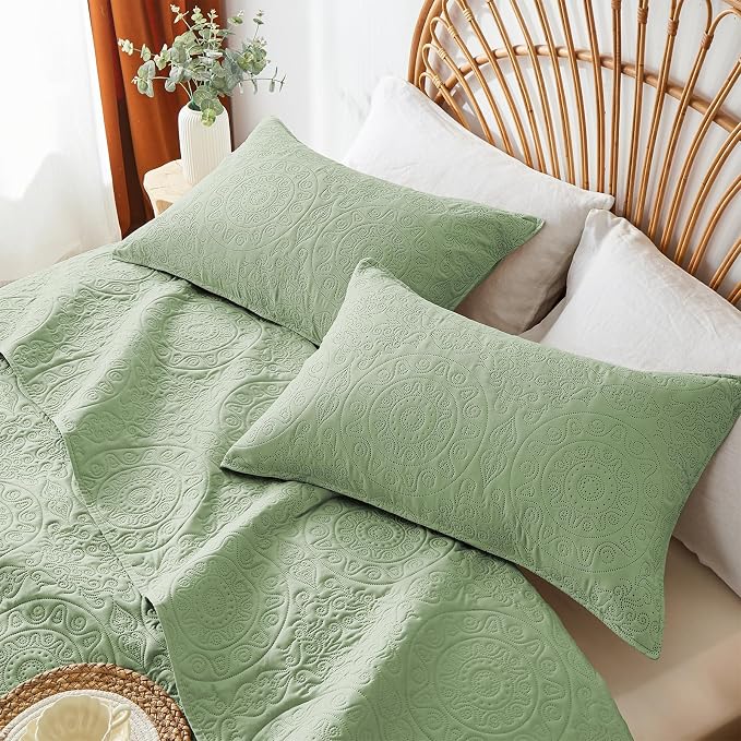 WURUIBO Sage Green Quilt Set King/Cal King Size, Embossing Microfiber Bedspreads - Image 3
