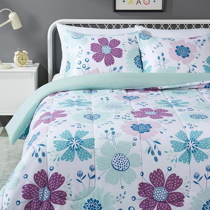 Amazon Basics 3-Piece Soft, Plush Microfiber Kids' Comforter and Pillow Sham Set by AmazonBasics