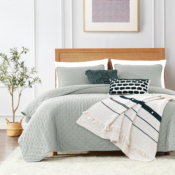 ROARINGWILD Queen Size Quilt Bedding Sets by ROARINGWILD