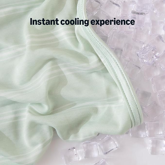 Amazon Basics Striped Cooling Blanket - Image 3