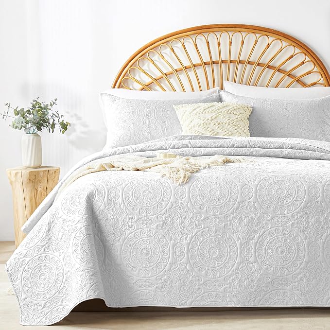 WURUIBO White Quilt Set Twin Size, Embossing Microfiber Bedspreads by WURUIBO