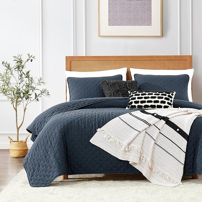 ROARINGWILD Navy Blue Queen Size Quilt Bedding Set by ROARINGWILD